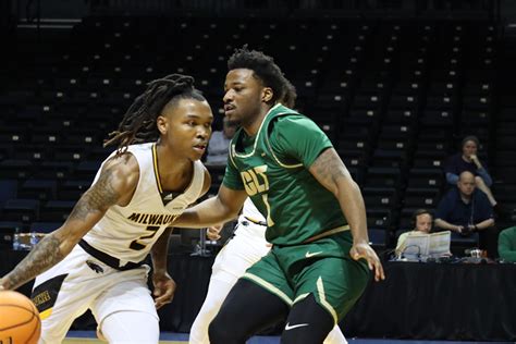 Milwaukee and Charlotte square off in CBI Tournament matchup